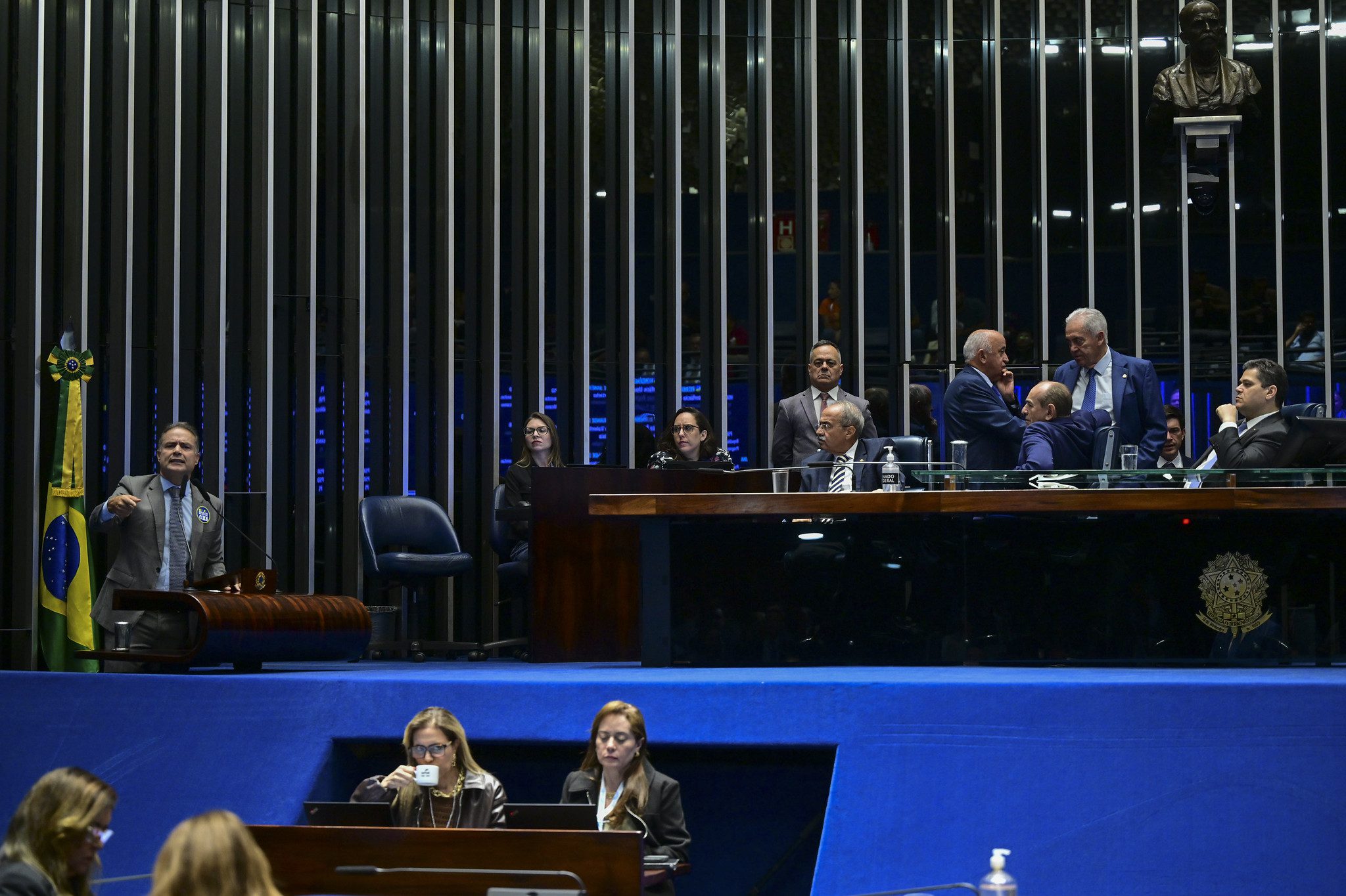 Senado aprova PEC que acaba com a escala 6x1 e vai à promulgação